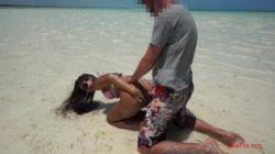 Publiczny seks analny na plaży! Mila Fox