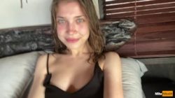 Bardzo ryzykowny seks z drobną ślicznotką – selfie dziewczyny 4K 60FPS