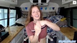 Seksualne oświecenie i zmysłowa masturbacja brytyjskiej kamery internetowej Sky Smith