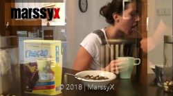 MarssyX – Sperma, mocz i śniadanie