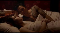 Alexandra Daddario Sex Scene w zagubionych dziewczynach i hotelach miłości