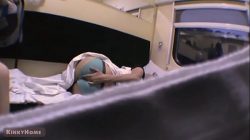 Przyłapana na masturbacji dziewczyny w publicznym pociągu