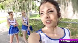 Gorąca grupa cheerleaderek rucha się ze swoim napalonym trenerem