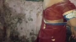 Indyjska dziewczyna sari seks z chłopakiem w domu