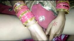 Indianin ożenił się z Bhabhi pierwszej nocy, ruchając się z mężem