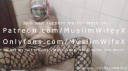 Prawdziwa arabska muzułmańska mamusia w hidżabie analna masturbacja do tryskającego orgazmu i palcowania tyłka przed kamerą internetową